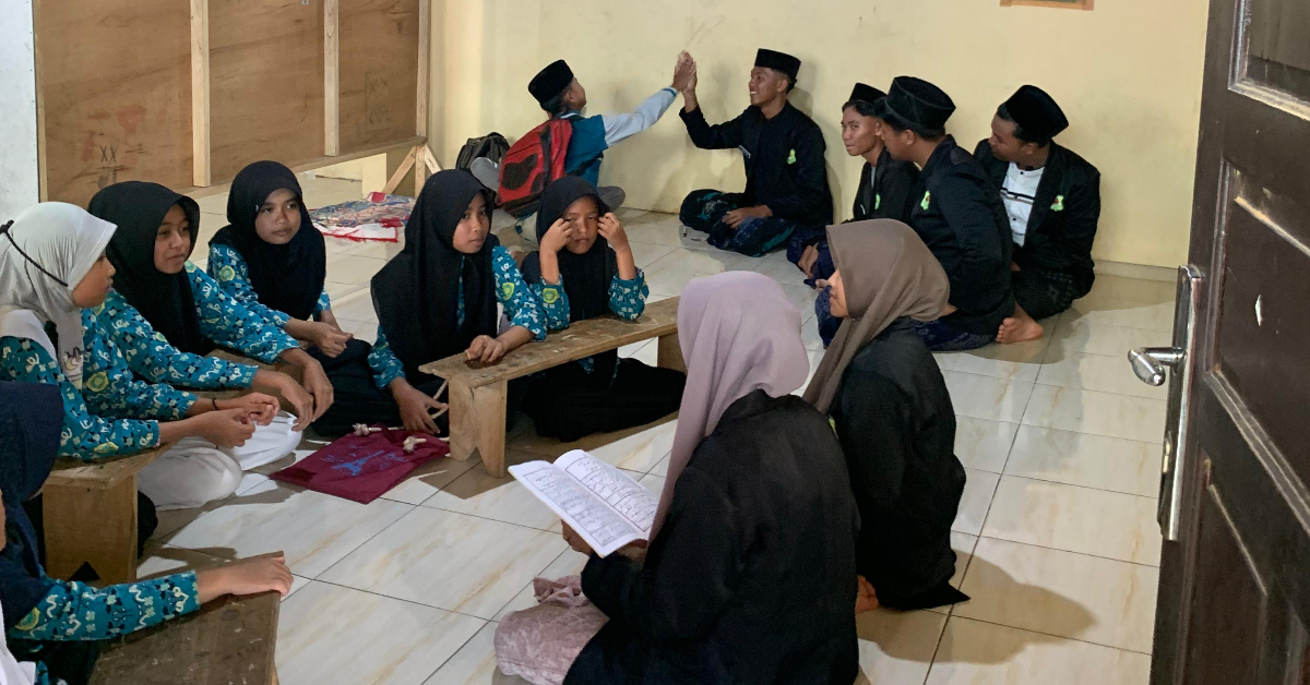 Mengajar ngaji di TPQ Nurul Hidayah di DK. Tembelang kulon, DS. Rogoselo 