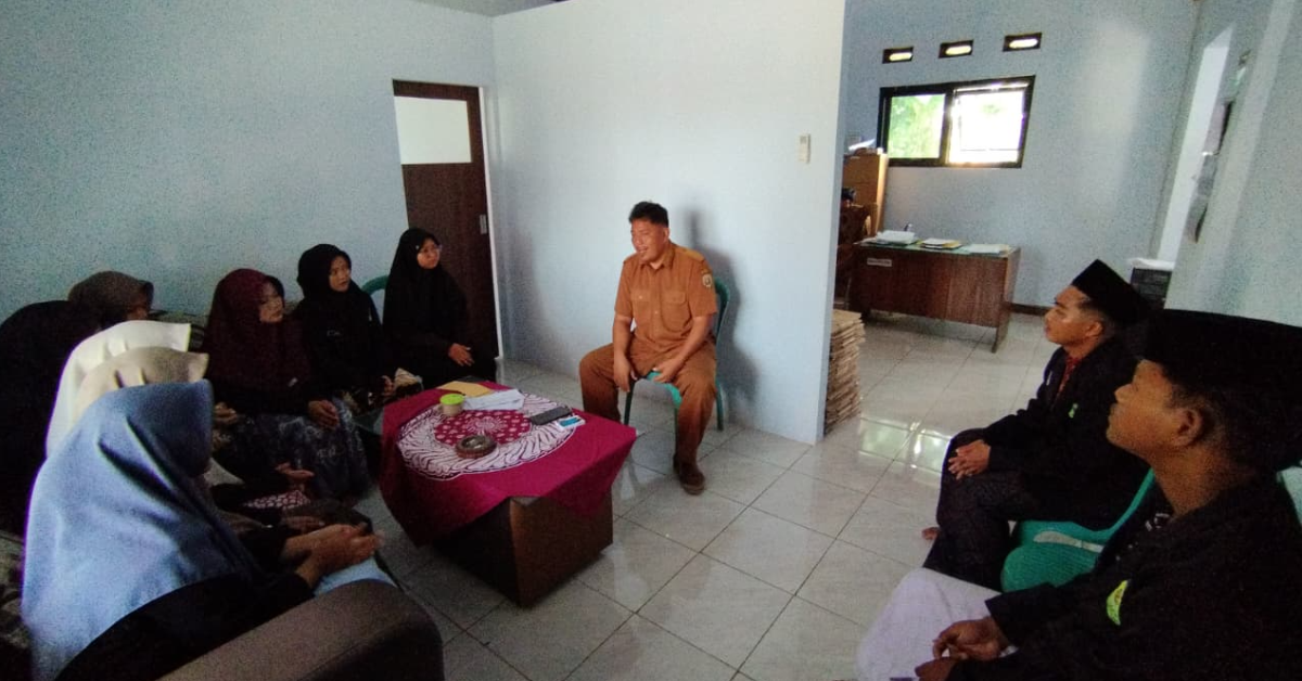 silaturahmi ke balai desa bertemu dengan pak lurah