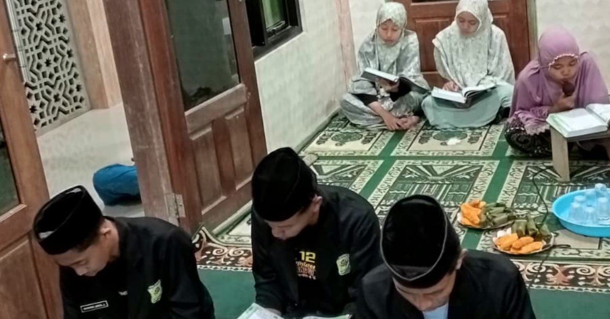 Tadarus al quran di masjid Baitul muslimin
