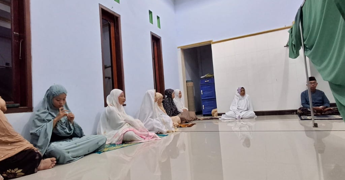 Mengikuti Pengajian Kitab Kuning Bersama Warga Kaso Gunung