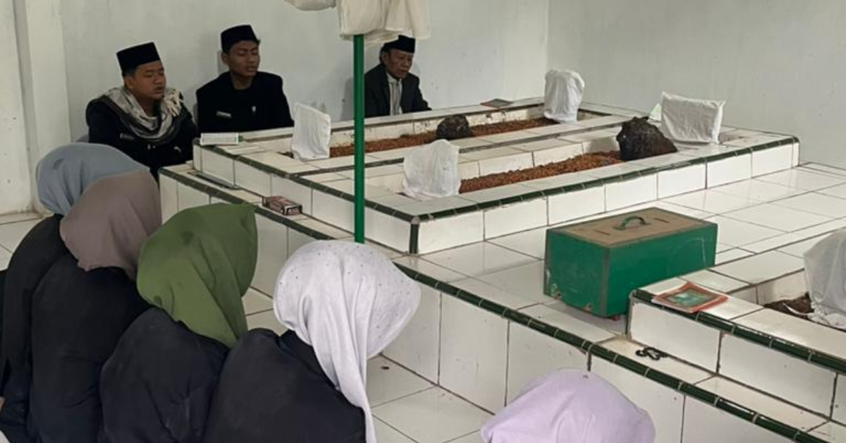 Ziarah Salah Satu Makam Waliyullah Wringin agung