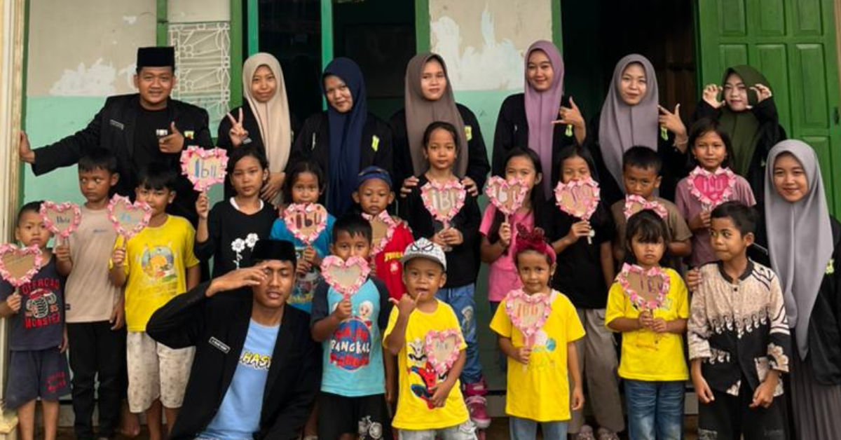 Kegiatan Membuat Hasta Karya Bersama Adik Adik