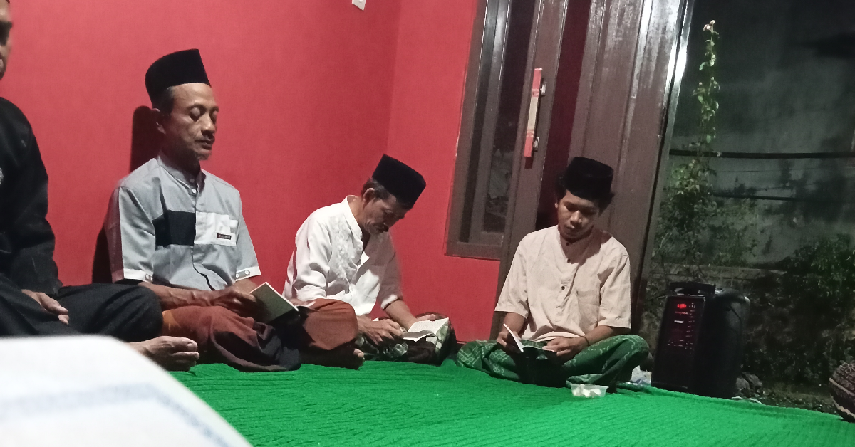 Tahlilan bersama warga desa