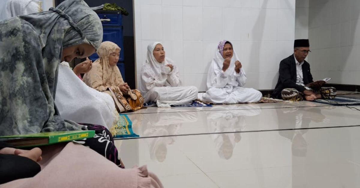 Mengikuti Kegiatan Barzanji 