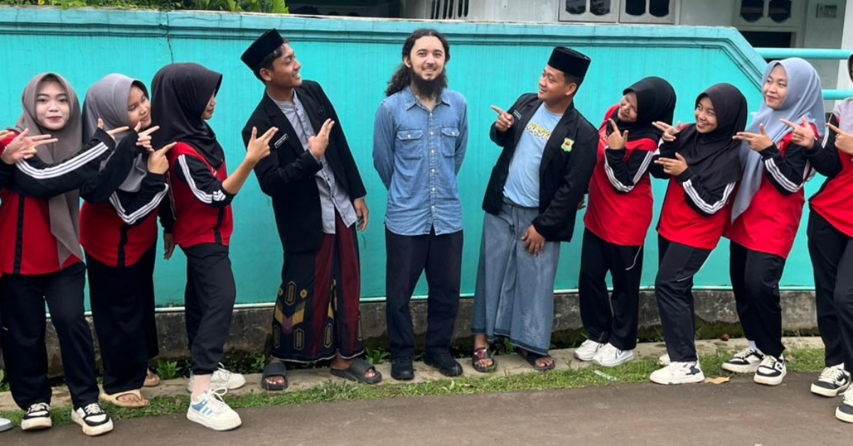 Bermasyarakat dan Bertemu Dengan WNA Dari Rusia