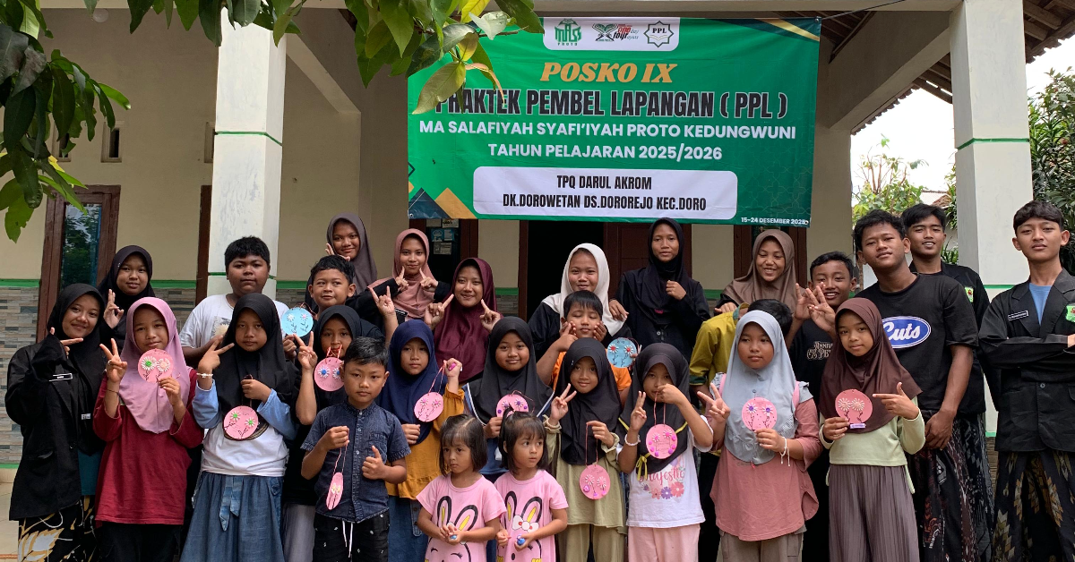 MEMBUAT HASTA KARYA BERSAMA ADIK ADIK DI DESA DORO WETAN