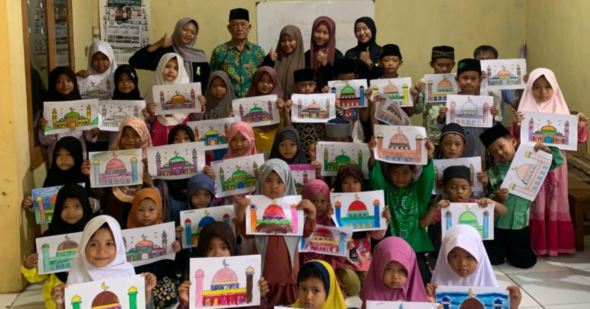 lomba mewarnai bersama anak-anak  TPQ Ar-Ridho