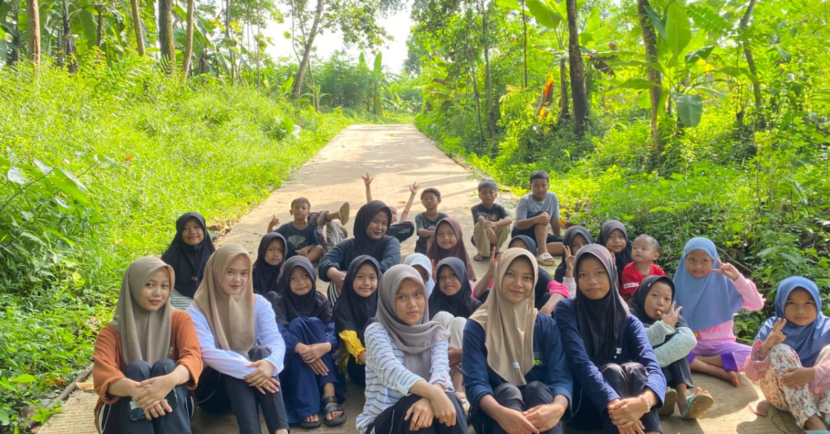 Jalan sehat bersama adik-adik 