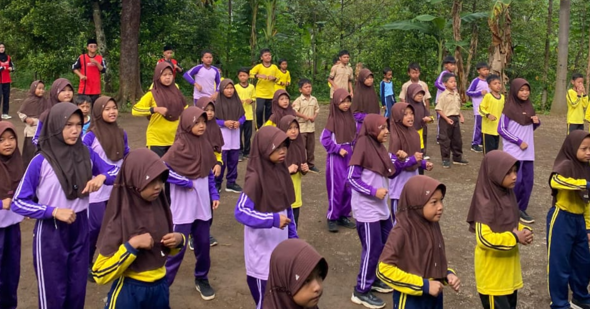 Senam sehat bersama adik-adik SD 03 Wringinagung